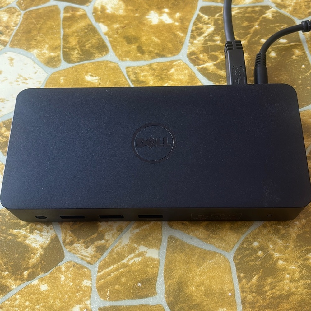 Dell USB 3.0 Ultra HD/4K Triple Display Docking Station in Black.